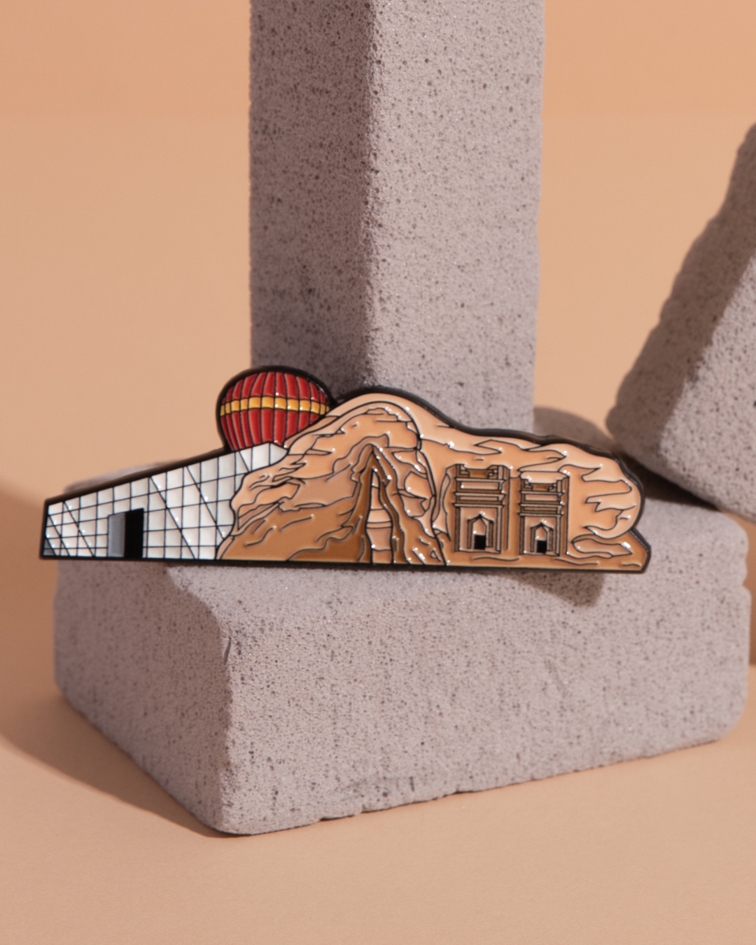 مغناطيس ثلاجة مستوحى من أبرز معالم العلا