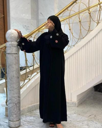 عباية مزينه بشك