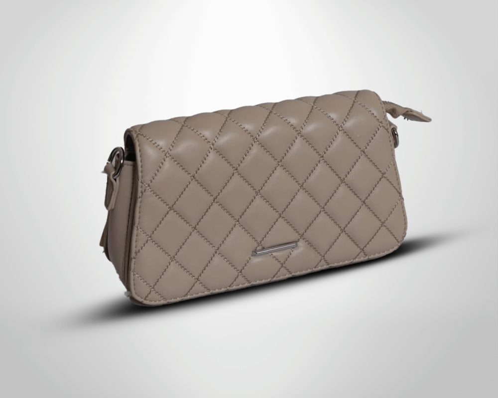 حقيبة صغيرة مضلعة مزودة بحزام معدني - D82305 حقيبة صغيرة مضلعة مزودة بحزام معدني - D82305