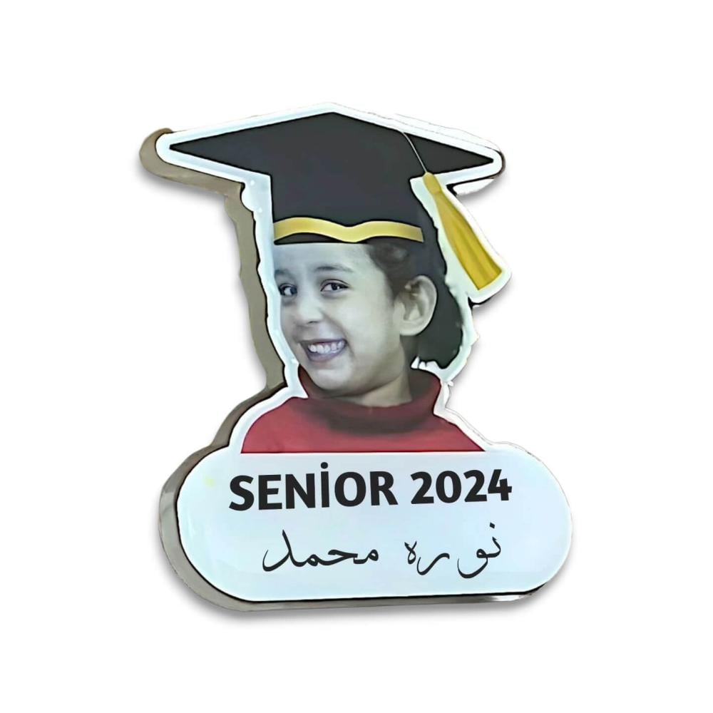 فونت مميز حسب طلبك بروش تخرج مميز بتصميم مخصص واسم التخرج لعام 2025