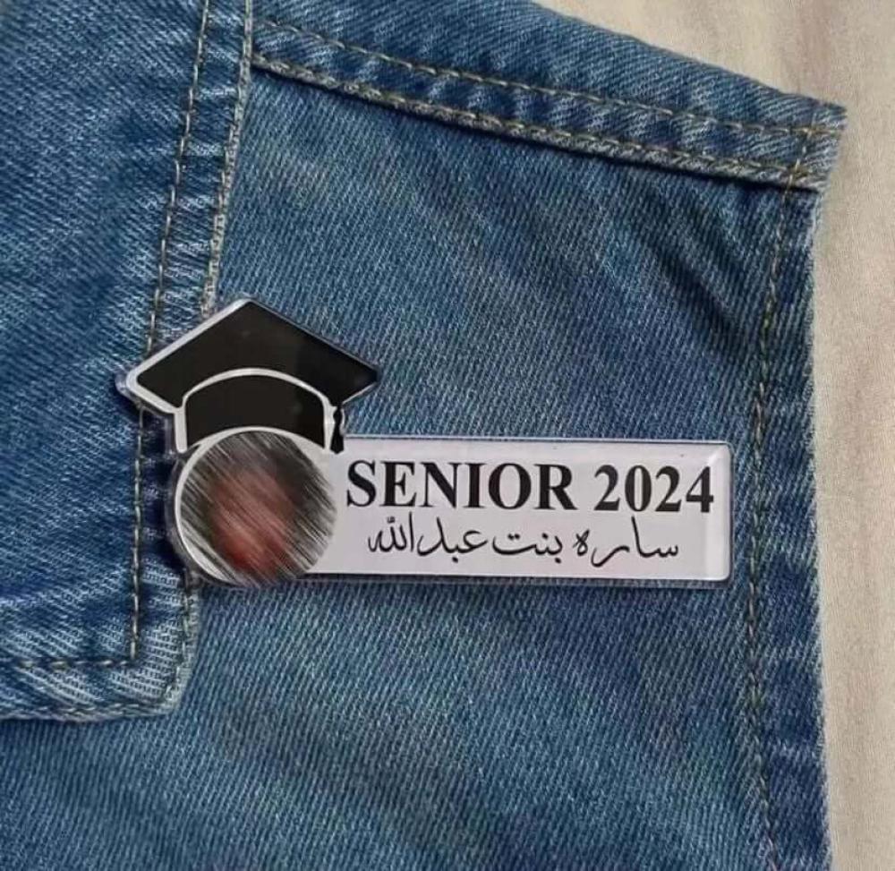 بروش تخرج أنيق بتصميم النجاح – هدية تخلد لحظة التميز والتفاني في حفل التخرج من الأصيل بروشز