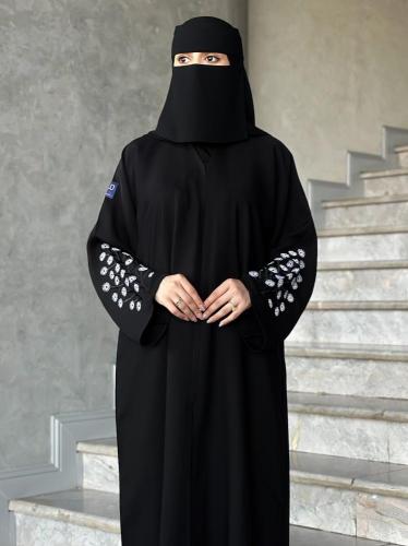 عباية كتف رأس يغلق بسحاب