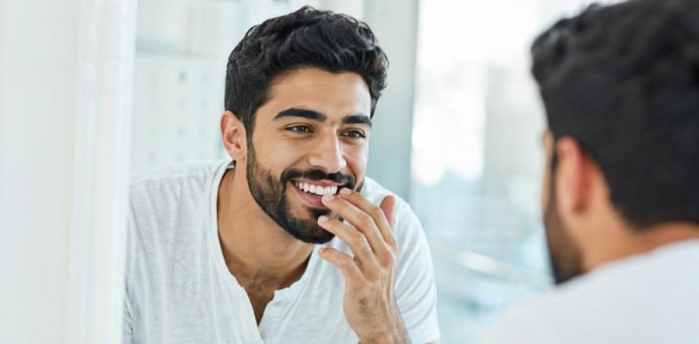 اسباب اصفرار الأسنان رغم تنظيفها يوميًا وكيف تحافظ على ابتسامة بيضاء