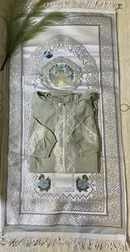 طقم سجاده وجلال صلاه قطن بارد بسحاب للأطفال سن ٦ س...