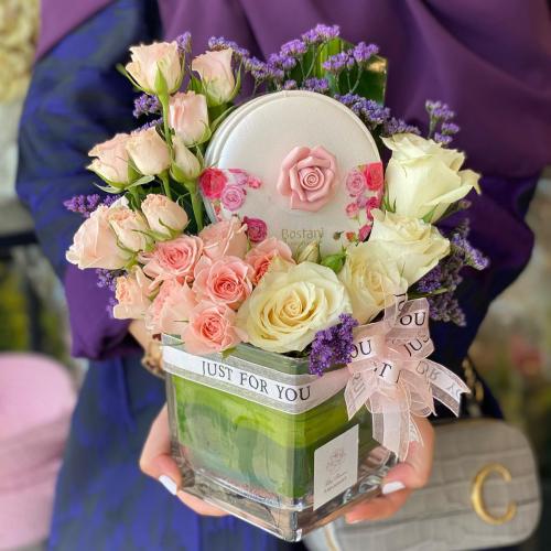 فازة ورد مع شوكولاته