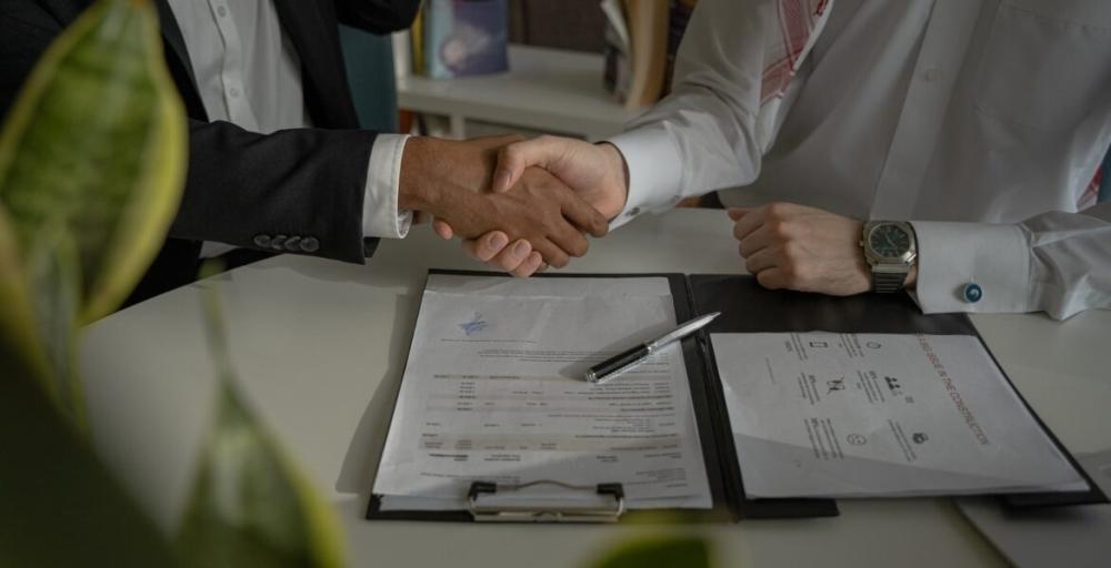 تعاقد مع شركة معين