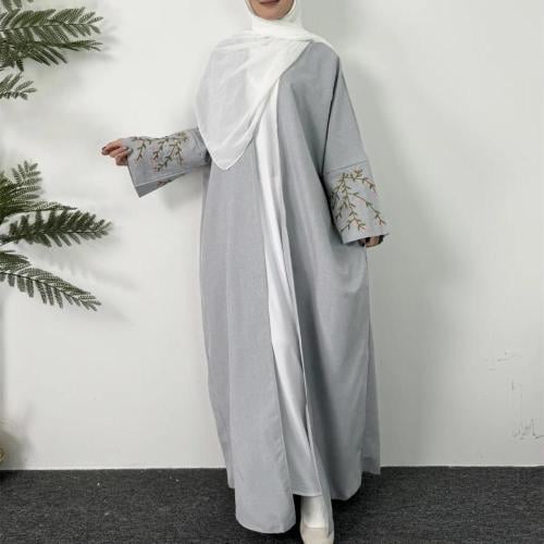 عبايه مطرزه