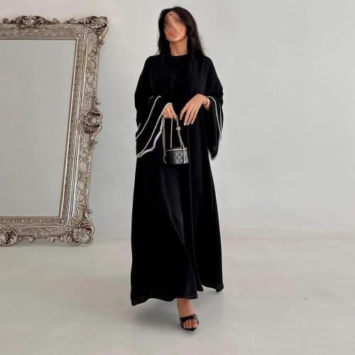 عبايه مطرزه
