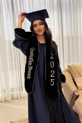 عبايات تخرج 2025 بالاسم والعبارة وسنة التخرج وشعار...