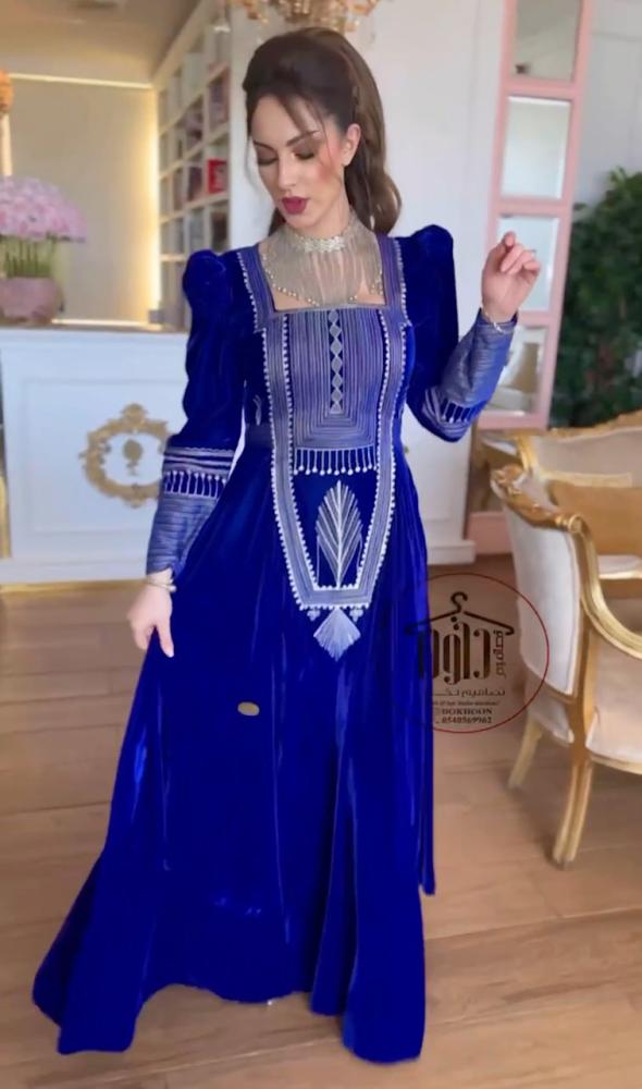 فستان عسيري قماش مخمل نيلي تطريز الرسمة الطويله والأكتاف بف B124