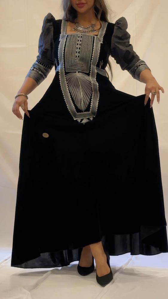 فستان عسيري قماش مخمل اسود يدين جاكار بف B111