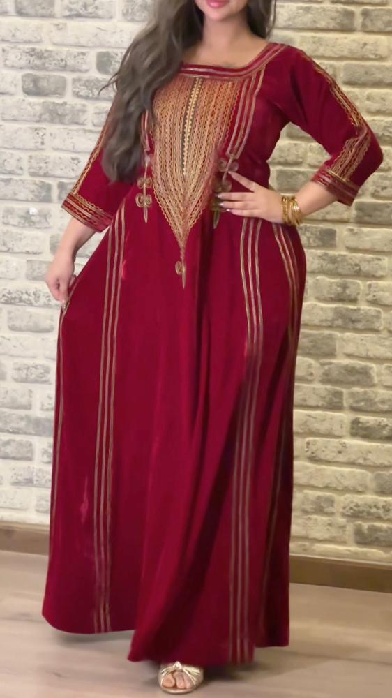 فستان عسيري القماش مخمل عودي تطريز  من الصدر والظهر B123