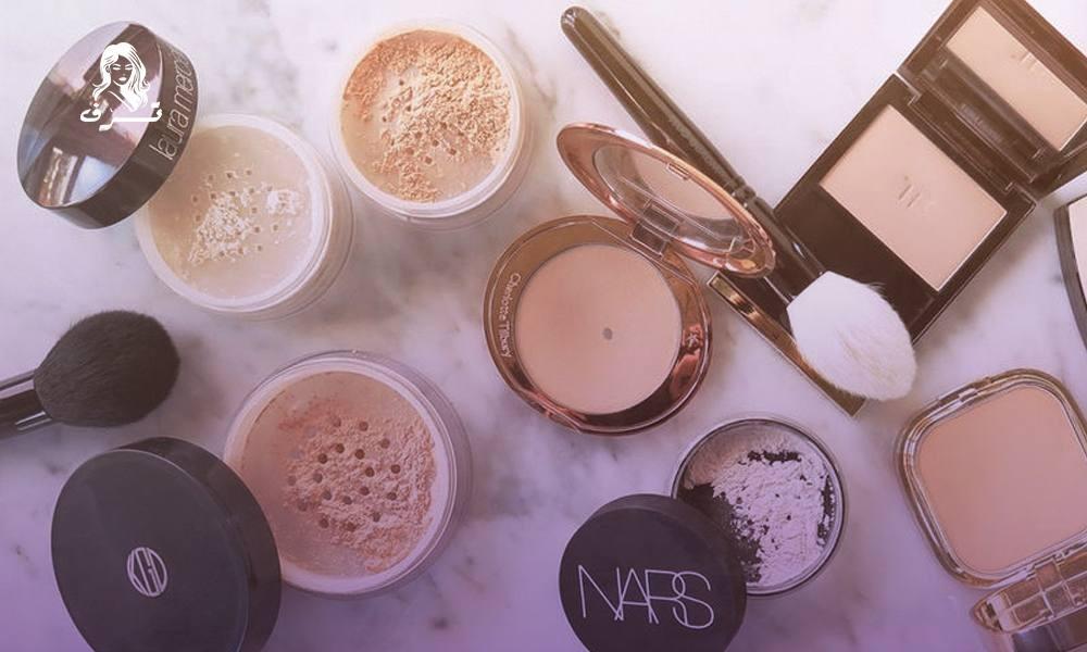 الفرق بين البودرة الحرة والبودرة المضغوطة: أيهما أفضل؟