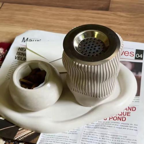 مبخرة مع قاعدة