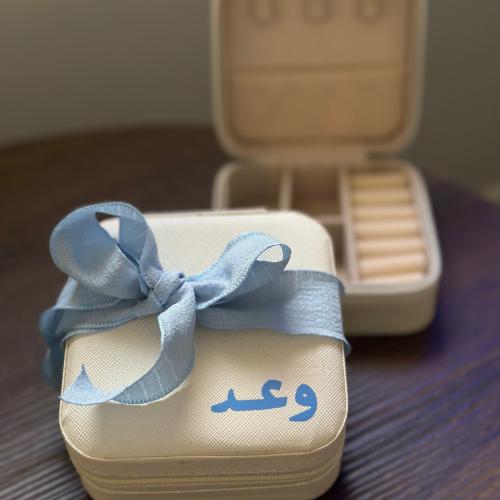 حافظة اكسسوارت مع امكانية كتابه الاسم