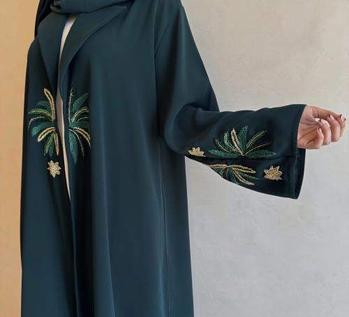عباية كريب فاخر مع تطريز يدوي بالخرز