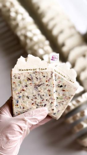 توزيعات صابون طبيعي ( حجم وسط )