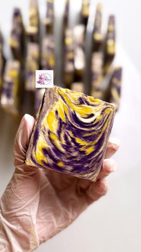 توزيعات صابون طبيعي برائحة الليمون المنعش واللافندر ( حجم وسط )