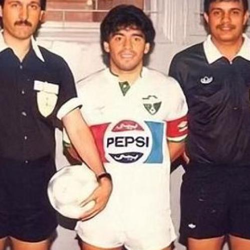طقم الأهلي نسخة مارادونا 1987