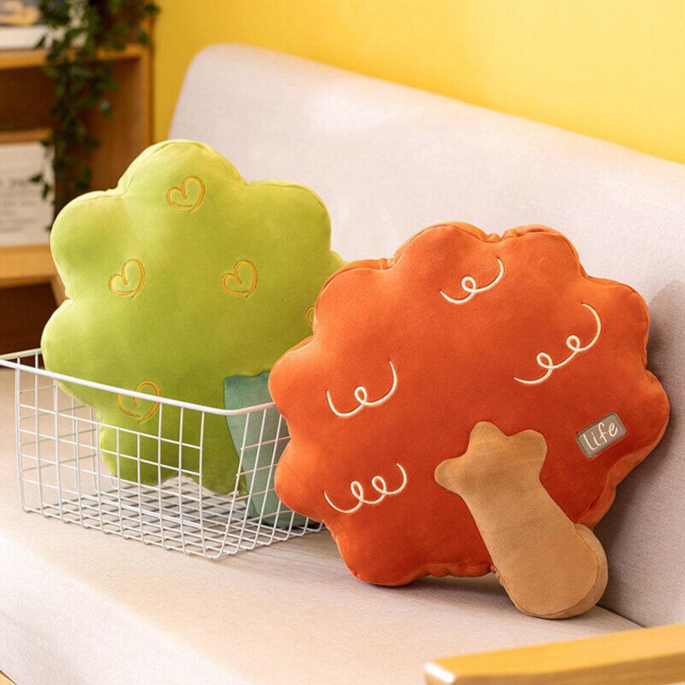 لعبة أطفال علي شكل شجرة مصنوعة من القطيفة بلون أخضر