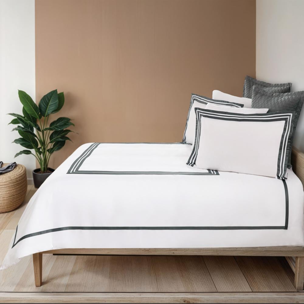 مفرش سرير أبيض