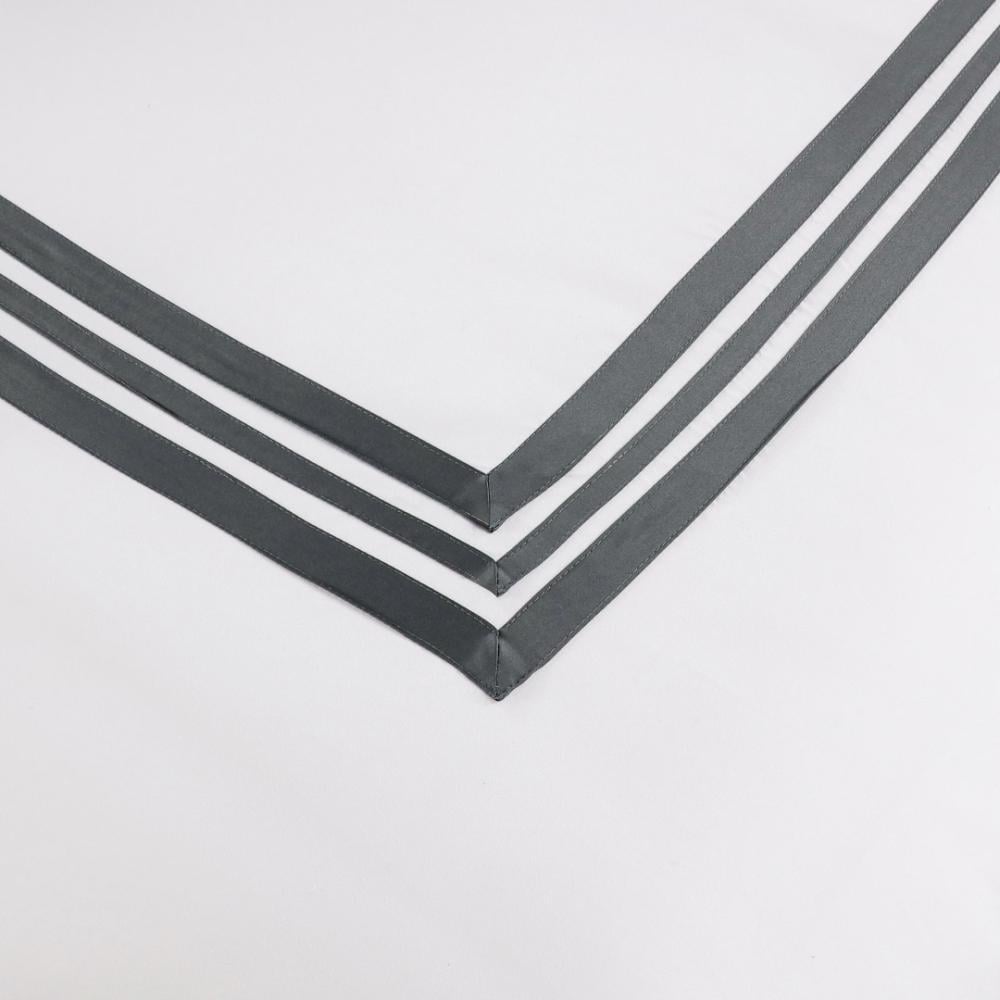 مفرش سرير أبيض