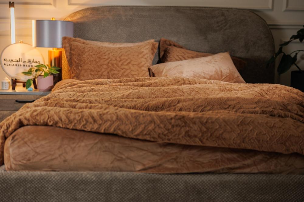 مفرش ستارز شتوي فاخر  كوين مقاس 200X150 سم مخمل و فرو  بني  عدد القطع 4