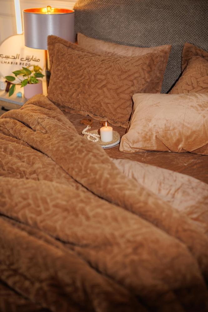 مفرش ستارز شتوي فاخر  كوين مقاس 200X150 سم مخمل و فرو  بني  عدد القطع 4