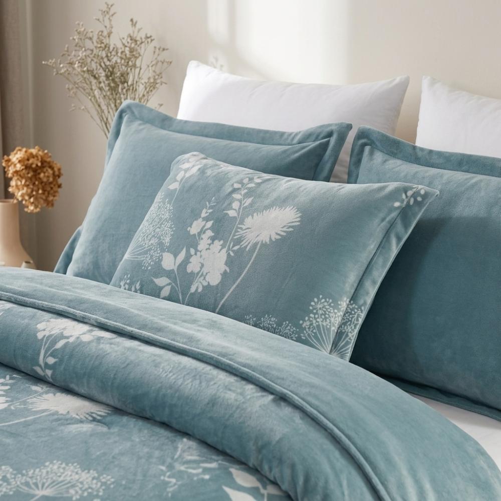 Garden Winter Double Bedspread, Soft Faux Fur Material, Light Turquoise