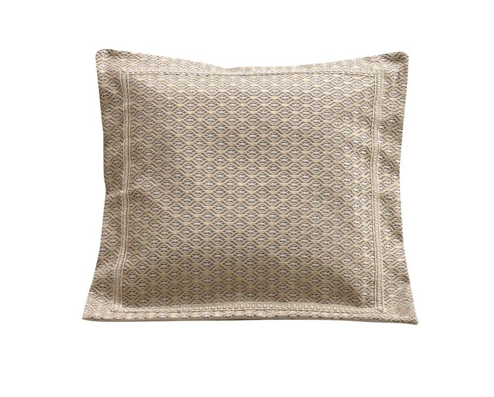 مفارش مطرزة