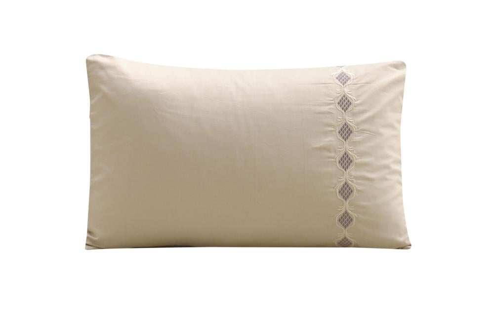 مفارش مطرزة