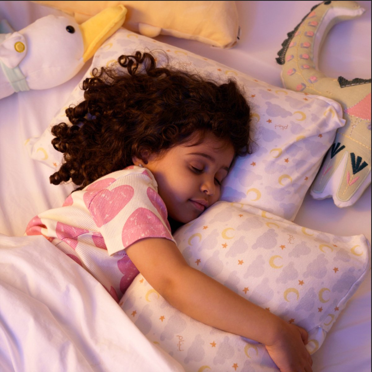 White foam baby sleeping pillow package, 2 pieces