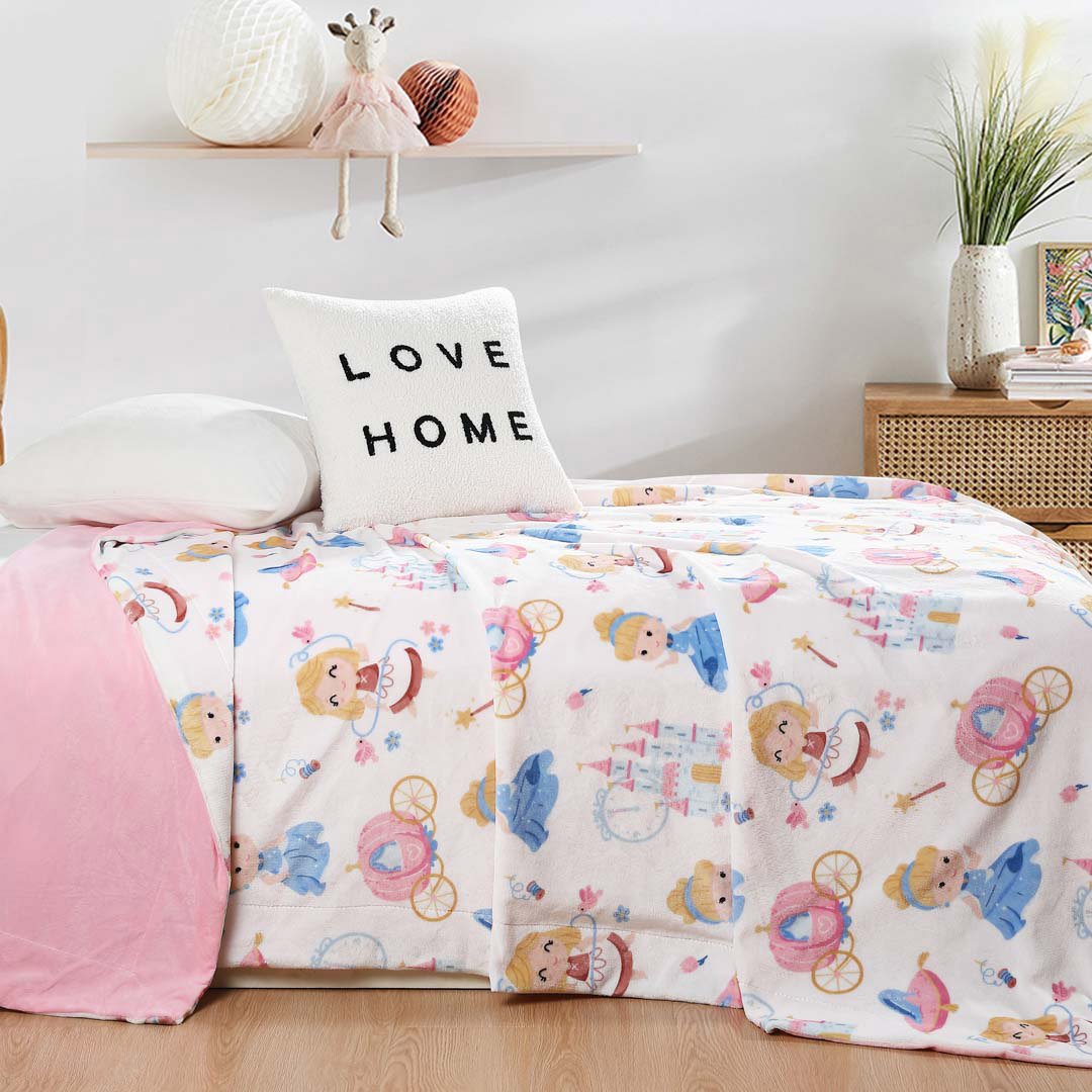 بطانية  هوبي مخمل و فرو مفرد ونص أبيض وردي مقاس 155× 220 سم