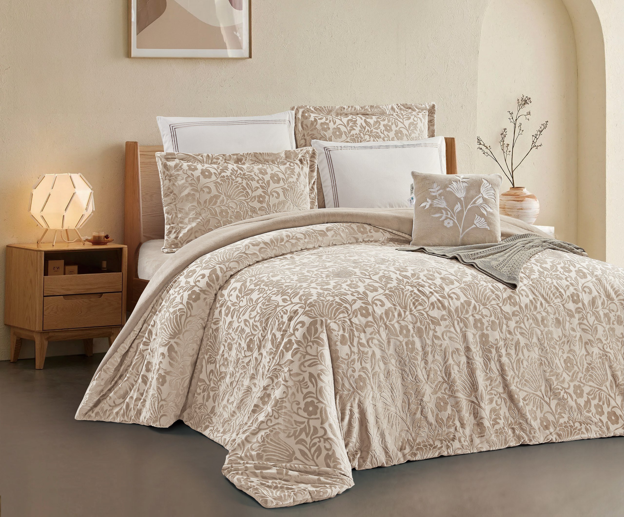 Rawan Luxury Winter Jacquard Comforter Set – Double Size, Beige, 7 Pieces