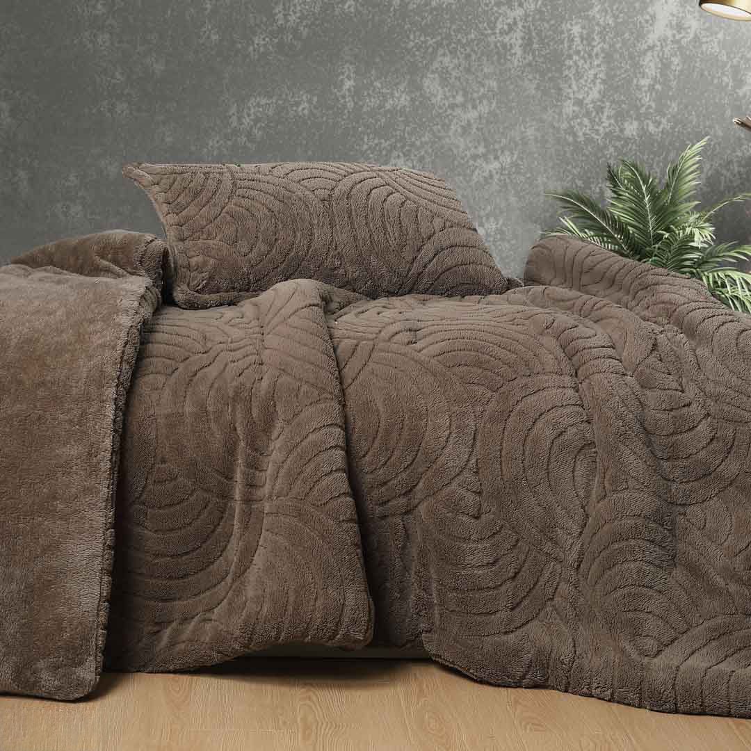 مفرش كولمبوس شتوي فاخر كوين مقاس 200X150 سم فرو  بني عدد القطع 4