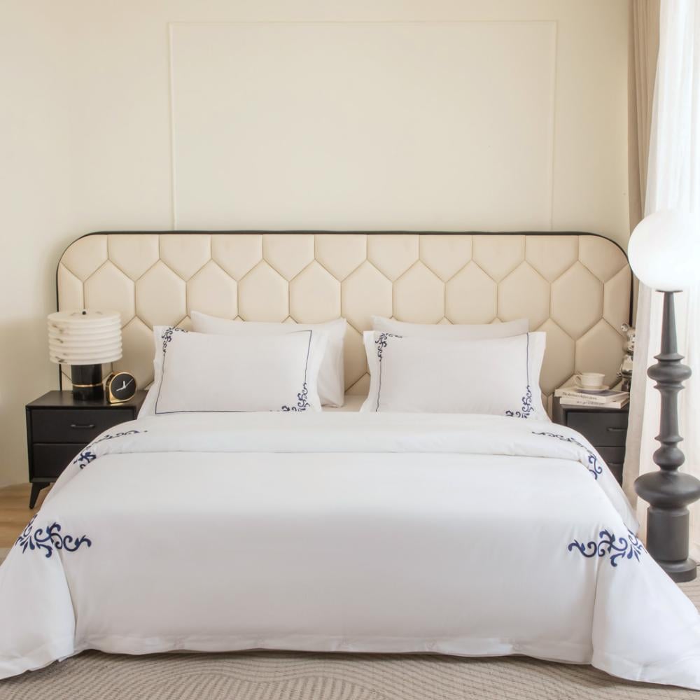 مفرش مزن صيفي فاخر لون أبيض