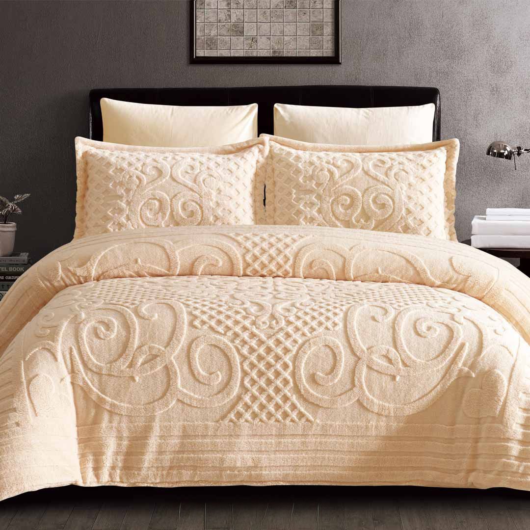 Luxury Winter METTE Comforter Set – Queen Size 200x150 cm – Carved Fur – Beige – 4 Pieces