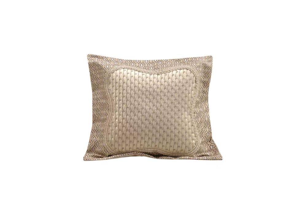 مفارش مطرزة