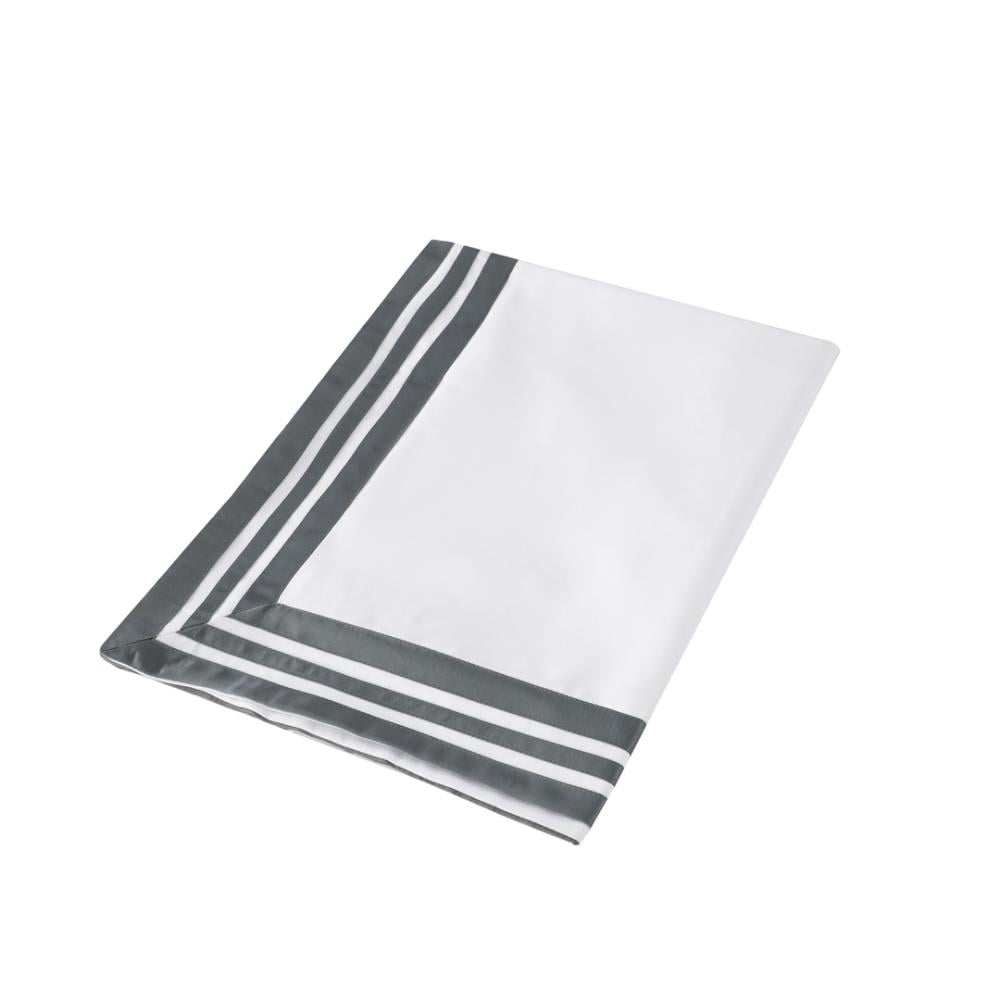 مفرش سرير أبيض