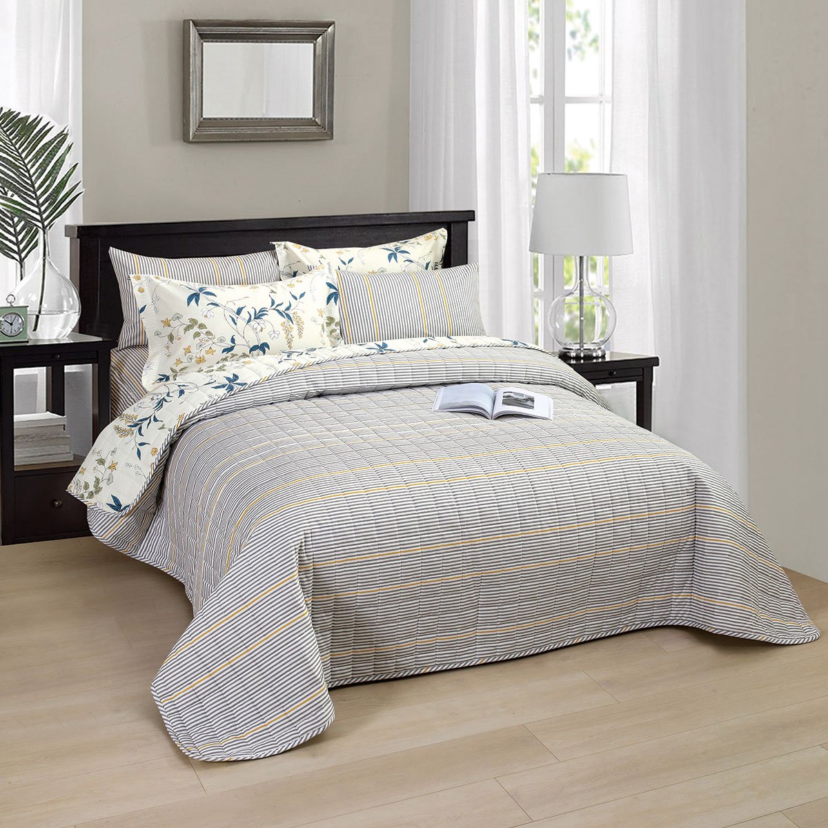 مفرش سمر لاند صيفي خفيف مضغوط قطن مقاس كوين 150x200 سم برسومات الزهور كريمي و رصاصي عدد القطع 4