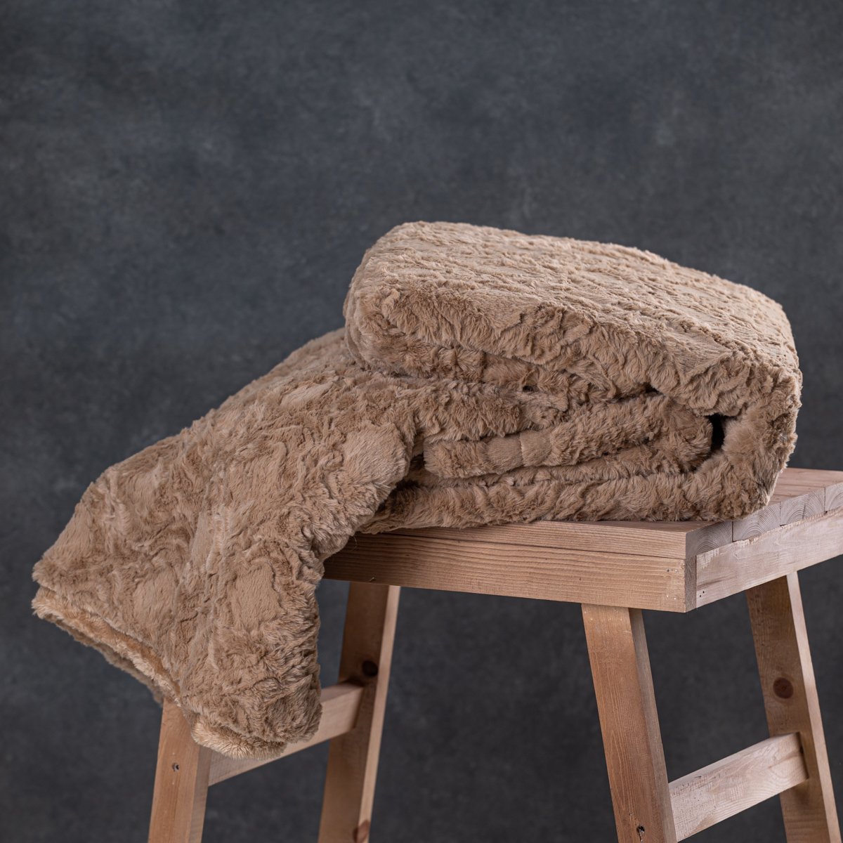 بطانية طويق سادة خفيفة مزدوج فرو بني مقاس 240 × 220 سم