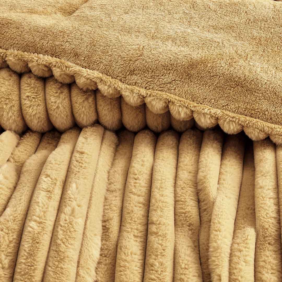 مفرش ليلى شتوي فاخر  كوين مقاس 200X150 سم فرو  بيج عدد القطع 4