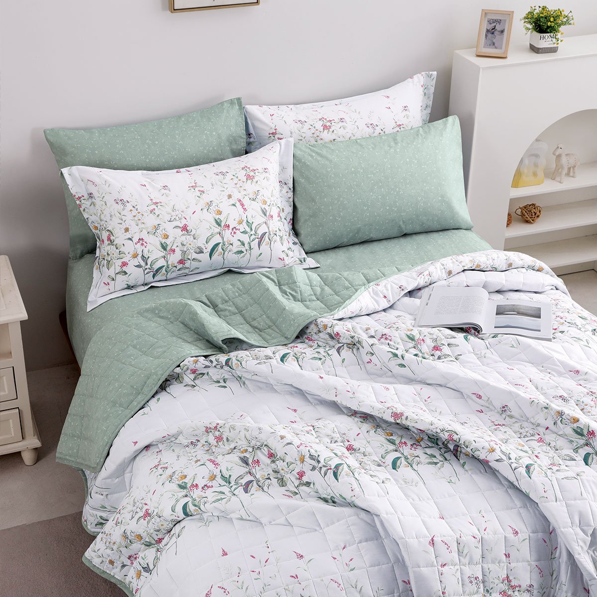 Summerland Summer Light Double Bedspread Floral Print White and Turquoise 6 Pieces