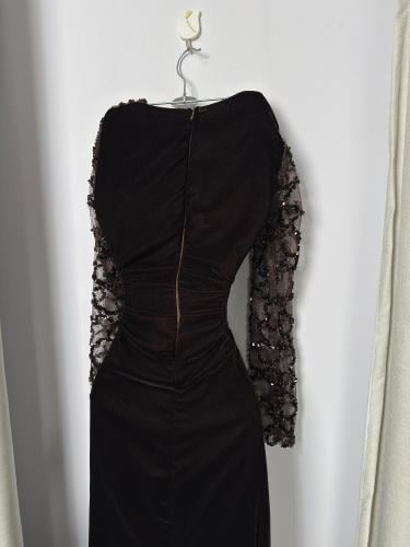 فستان قهوة وسهر