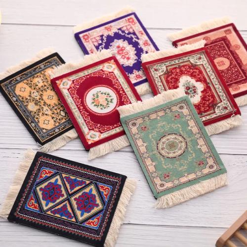 حامل صغير محبوك لاكواب الشاي والقهوة
