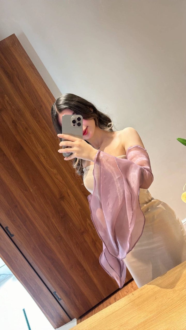 فستان ناعم توب بأكمام منفصلة وشال خارجي لون سكري