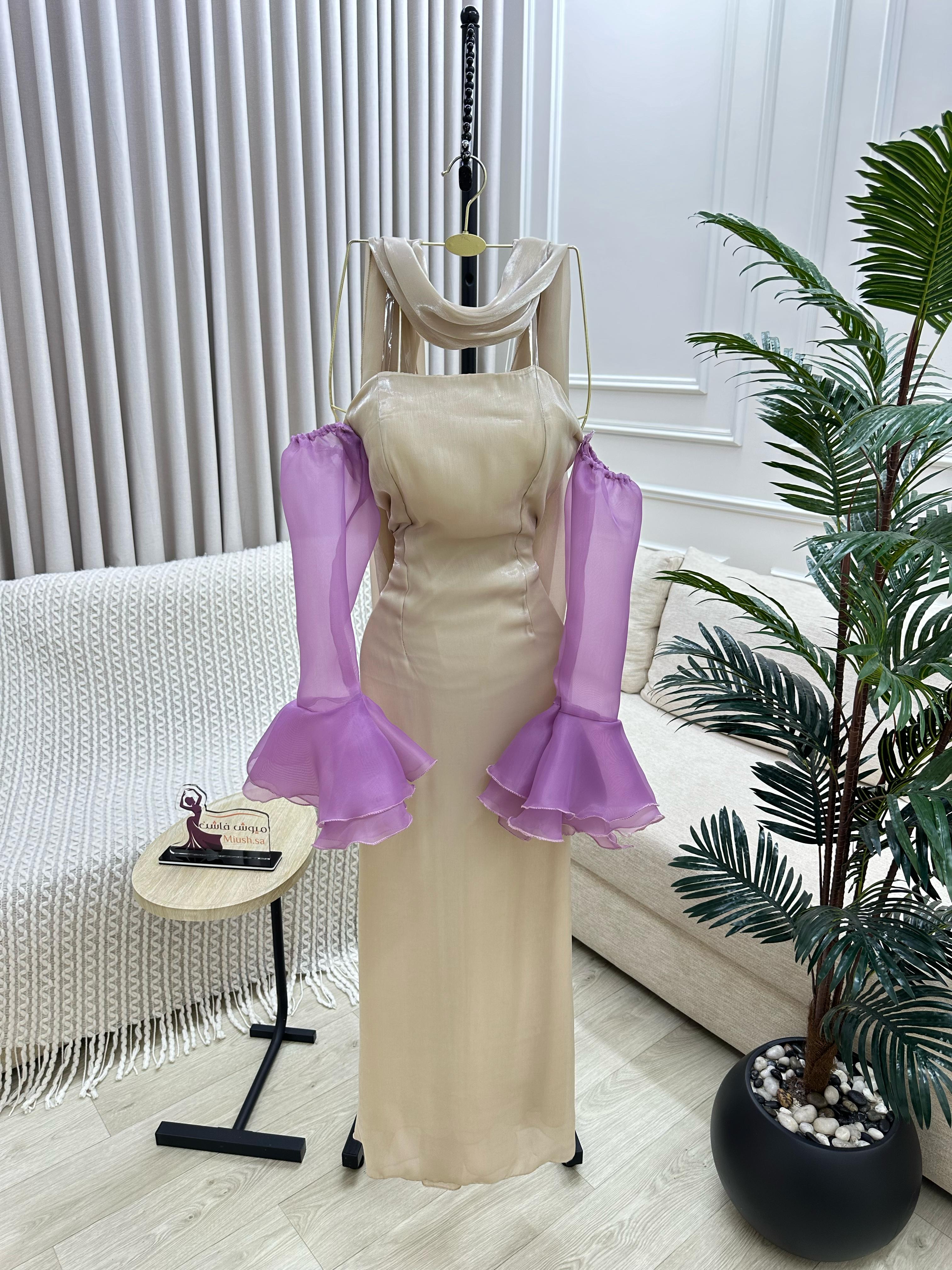 فستان ناعم توب بأكمام منفصلة وشال خارجي لون سكري