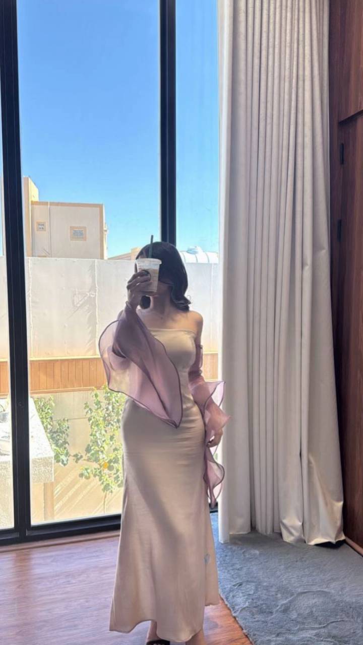 فستان ناعم توب بأكمام منفصلة وشال خارجي لون سكري