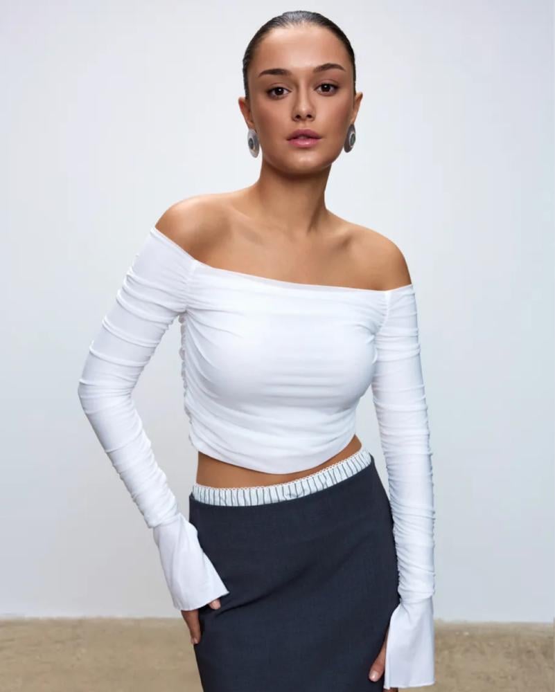 بلوزة أوف شولدر مكشكش بأكمام طويلة