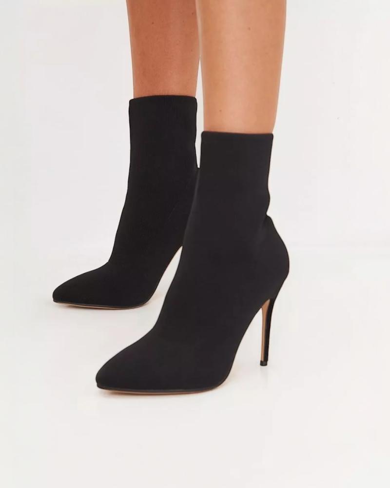 بوت نسائي بكعب عالي وأطراف مدببة - تصميم كلاسيكي أنيق باللون الأسود